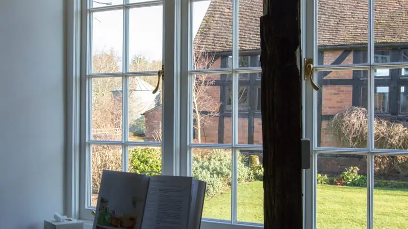 Heritage window with vacuum glass